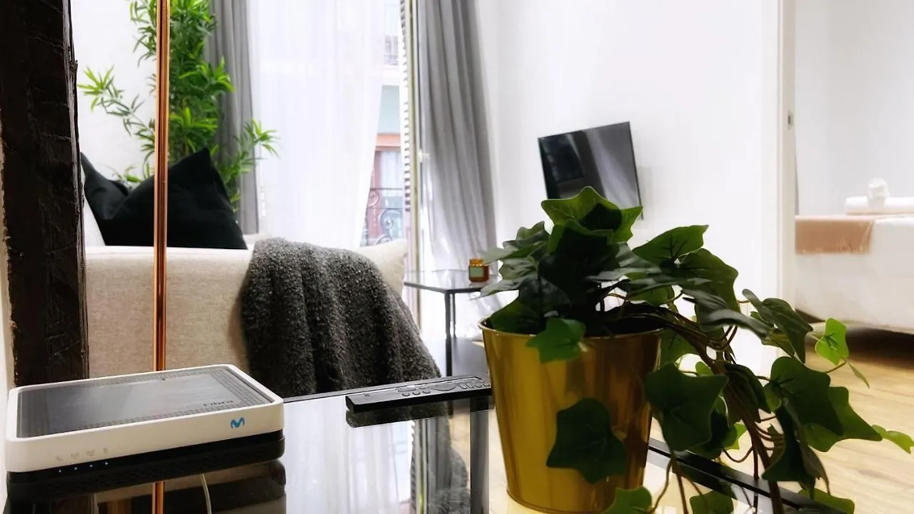 Bilbao Ronda Apartamento Con Balcon Casco Viejo 0*,