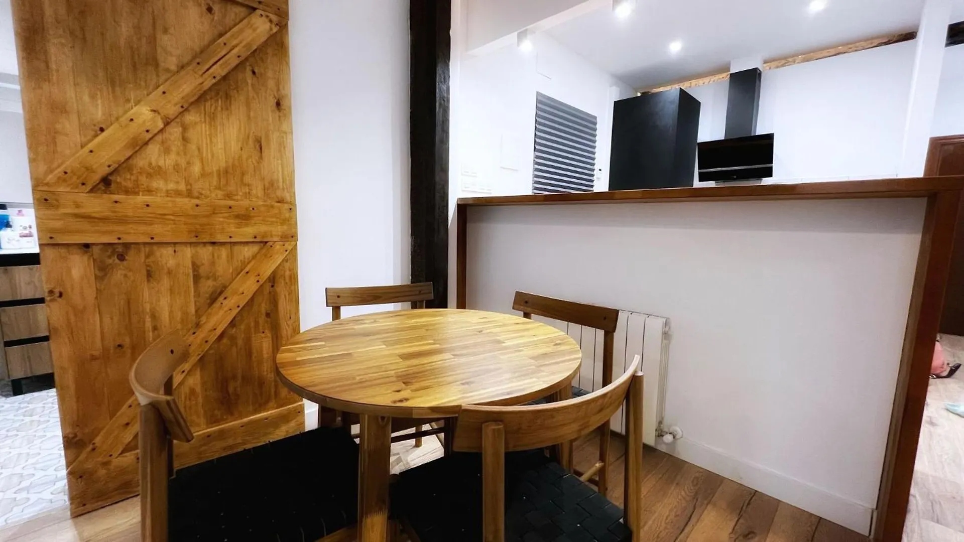 Bilbao Ronda Apartamento Con Balcon Casco Viejo Apartment